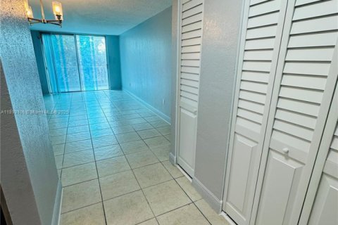 Снять в аренду кондоминиум в Норт-Майами, Флорида 1 спальня, 62.52м2, № 1945321 - фото 10