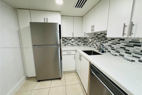 Снять в аренду кондоминиум в Норт-Майами, Флорида 1 спальня, 62.52м2, № 1945321 - фото 7