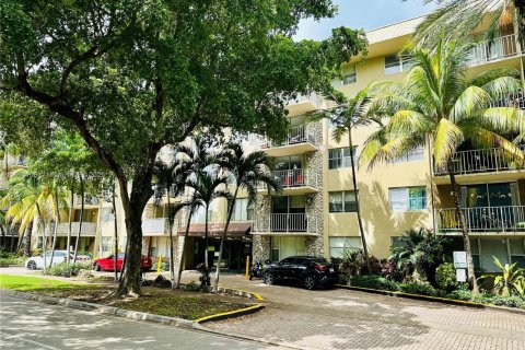 Снять в аренду кондоминиум в Норт-Майами, Флорида 1 спальня, 62.52м2, № 1945321 - фото 2