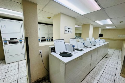 Снять в аренду кондоминиум в Норт-Майами, Флорида 1 спальня, 62.52м2, № 1945321 - фото 29