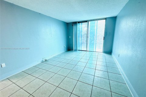 Снять в аренду кондоминиум в Норт-Майами, Флорида 1 спальня, 62.52м2, № 1945321 - фото 13