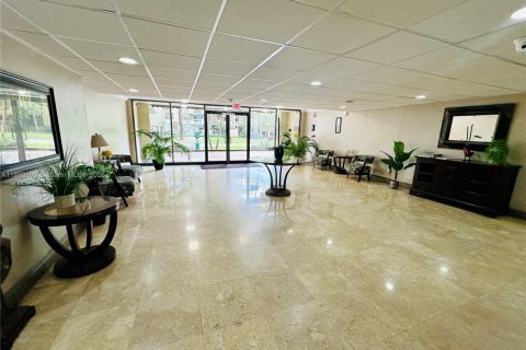 Снять в аренду кондоминиум в Норт-Майами, Флорида 1 спальня, 62.52м2, № 1945321 - фото 4