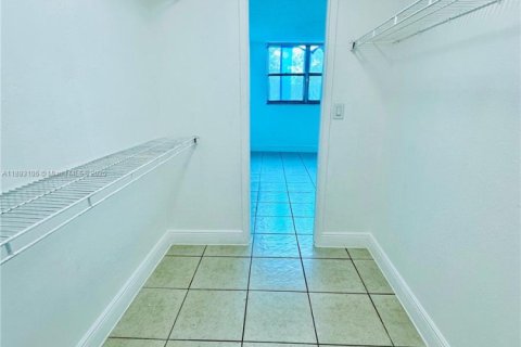 Снять в аренду кондоминиум в Норт-Майами, Флорида 1 спальня, 62.52м2, № 1945321 - фото 26