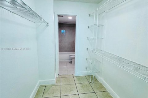 Снять в аренду кондоминиум в Норт-Майами, Флорида 1 спальня, 62.52м2, № 1945321 - фото 22