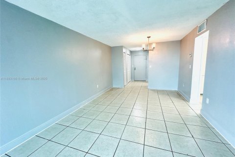 Снять в аренду кондоминиум в Норт-Майами, Флорида 1 спальня, 62.52м2, № 1945321 - фото 17