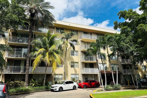Снять в аренду кондоминиум в Норт-Майами, Флорида 1 спальня, 62.52м2, № 1945321 - фото 1