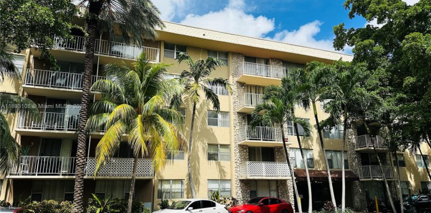 Кондоминиум с 1 спальней в Норт-Майами, Флорида № 1945321