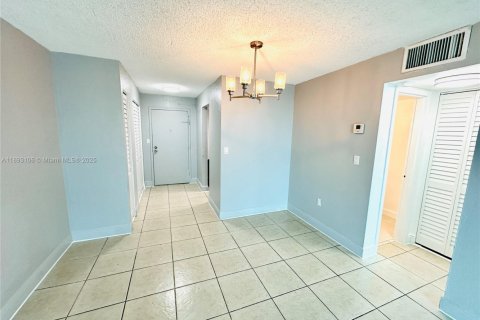 Снять в аренду кондоминиум в Норт-Майами, Флорида 1 спальня, 62.52м2, № 1945321 - фото 18