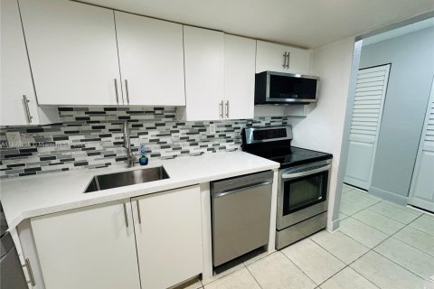 Снять в аренду кондоминиум в Норт-Майами, Флорида 1 спальня, 62.52м2, № 1945321 - фото 8