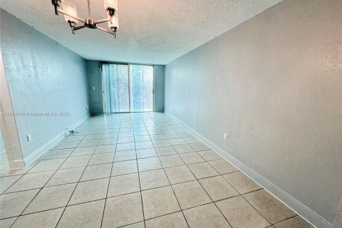 Снять в аренду кондоминиум в Норт-Майами, Флорида 1 спальня, 62.52м2, № 1945321 - фото 12