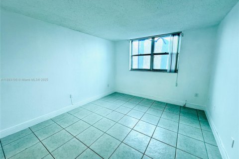 Снять в аренду кондоминиум в Норт-Майами, Флорида 1 спальня, 62.52м2, № 1945321 - фото 19