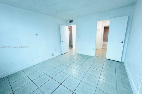 Снять в аренду кондоминиум в Норт-Майами, Флорида 1 спальня, 62.52м2, № 1945321 - фото 21