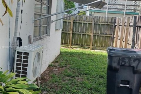 Villa ou maison à Hollywood, Floride 1 chambre, 83.61 m2 № 2077433