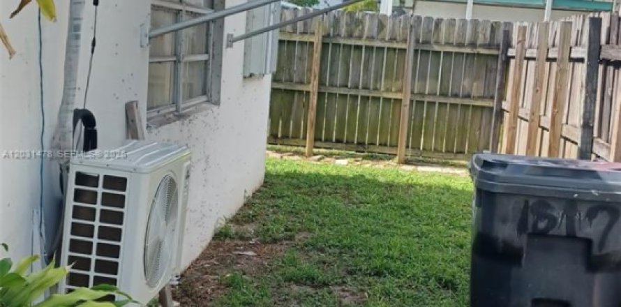 Villa ou maison à Hollywood, Floride 1 chambre, 83.61 m2 № 2077433