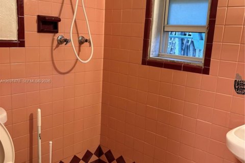 Villa ou maison à louer à Hollywood, Floride: 1 chambre, 83.61 m2 № 2077433 - photo 14