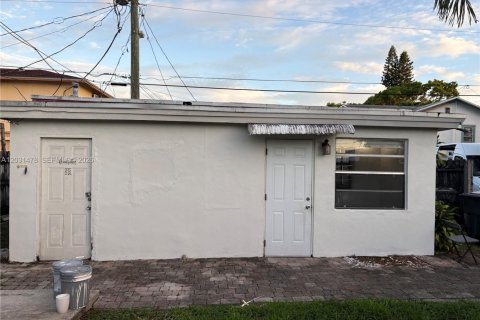 Villa ou maison à louer à Hollywood, Floride: 1 chambre, 83.61 m2 № 2077433 - photo 6