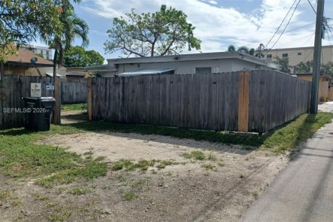 Villa ou maison à louer à Hollywood, Floride: 1 chambre, 83.61 m2 № 2077433 - photo 2