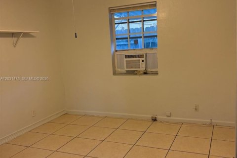 Villa ou maison à louer à Hollywood, Floride: 1 chambre, 83.61 m2 № 2077433 - photo 12