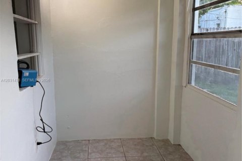 Villa ou maison à louer à Hollywood, Floride: 1 chambre, 83.61 m2 № 2077433 - photo 17