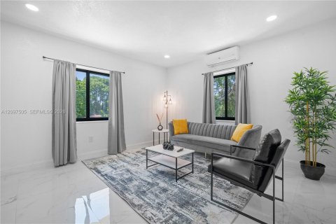 Commercial property in Miami, Florida 268.49 sq.m. № 2394525 - photo 25