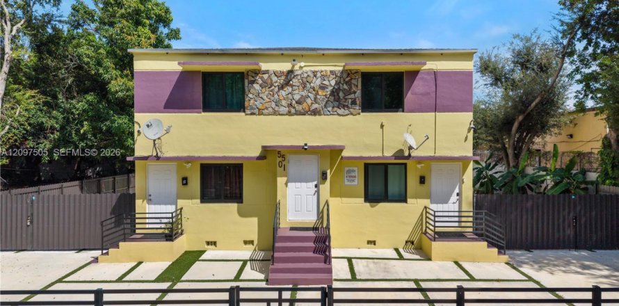 Commercial property in Miami, Florida 268.49 sq.m. № 2394525