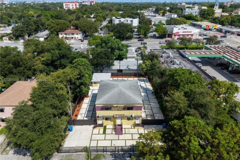 Commercial property in Miami, Florida 268.49 sq.m. № 2394525 - photo 3