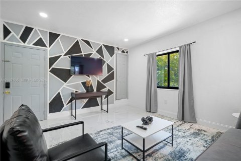 Commercial property in Miami, Florida 268.49 sq.m. № 2394525 - photo 22
