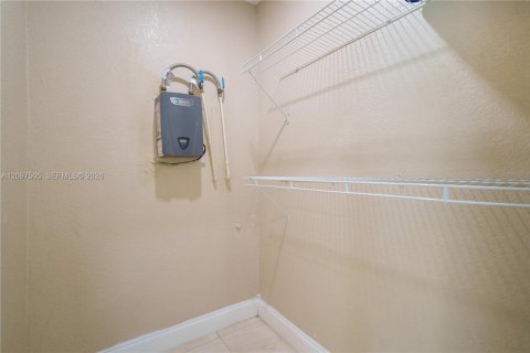 Commercial property in Miami, Florida 268.49 sq.m. № 2394525 - photo 20