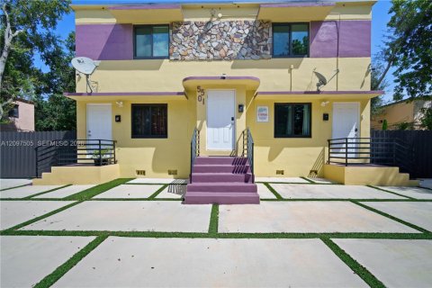 Commercial property in Miami, Florida 268.49 sq.m. № 2394525 - photo 2