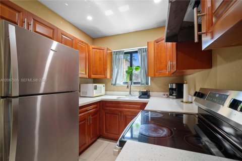 Commercial property in Miami, Florida 268.49 sq.m. № 2394525 - photo 13