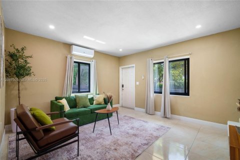 Commercial property in Miami, Florida 268.49 sq.m. № 2394525 - photo 9