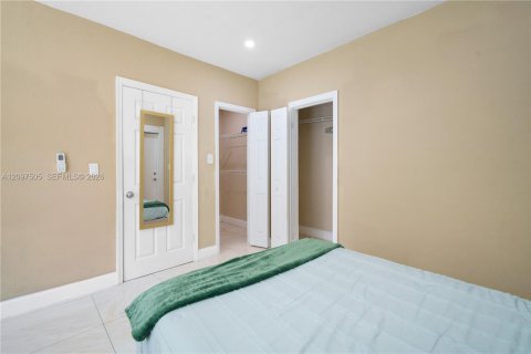 Commercial property in Miami, Florida 268.49 sq.m. № 2394525 - photo 19