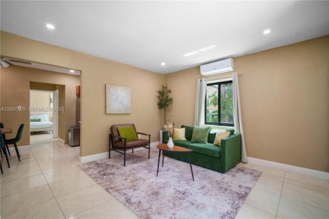 Commercial property in Miami, Florida 268.49 sq.m. № 2394525 - photo 11