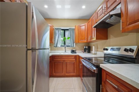 Commercial property in Miami, Florida 268.49 sq.m. № 2394525 - photo 14