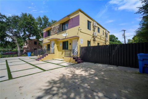 Commercial property in Miami, Florida 268.49 sq.m. № 2394525 - photo 4
