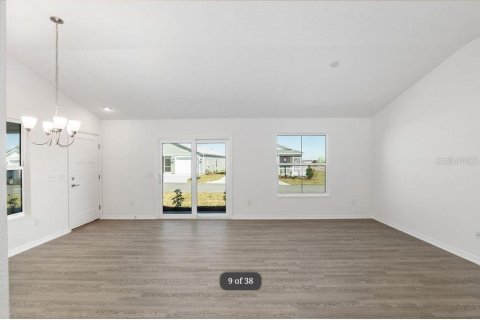 House in The Villages, Florida 2 bedrooms, 109.16 sq.m. № 2209989 - photo 8