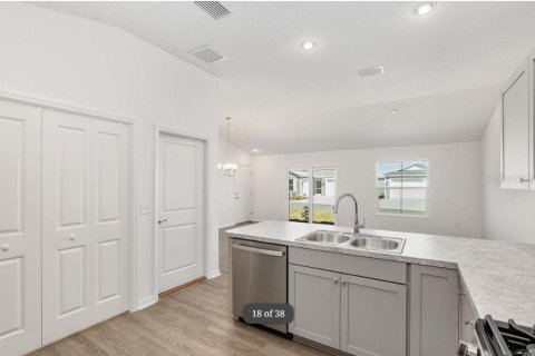 House in The Villages, Florida 2 bedrooms, 109.16 sq.m. № 2209989 - photo 16