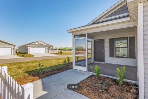 House in The Villages, Florida 2 bedrooms, 109.16 sq.m. № 2209989 - photo 5