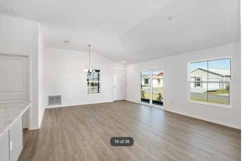 House in The Villages, Florida 2 bedrooms, 109.16 sq.m. № 2209989 - photo 9