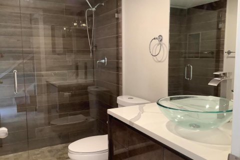 Condo in Deerfield Beach, Florida, 2 bedrooms № 2177288 - photo 9