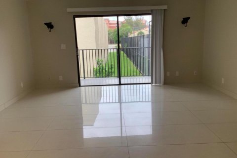 Condo in Deerfield Beach, Florida, 2 bedrooms № 2177288 - photo 8
