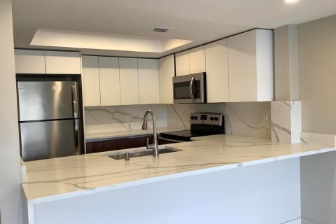 Condo in Deerfield Beach, Florida, 2 bedrooms № 2177288 - photo 5