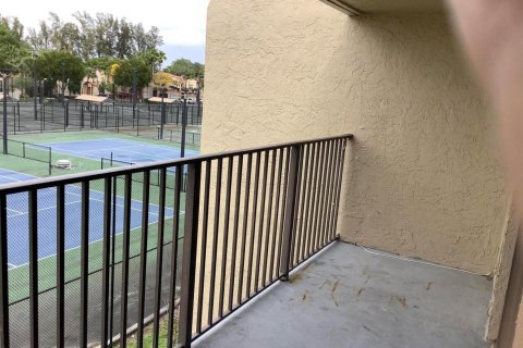 Condo in Deerfield Beach, Florida, 2 bedrooms № 2177288 - photo 18