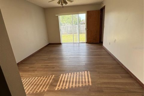 Villa ou maison à louer à Ocala, Floride: 4 chambres, 156.91 m2 № 1778511 - photo 4