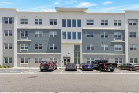 Condo in Orlando, Florida, 1 bedroom № 2220809 - photo 2
