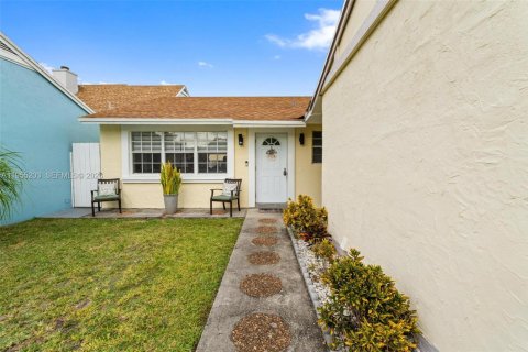 Villa ou maison à vendre à Homestead, Floride: 2 chambres, 92.81 m2 № 2009511 - photo 2