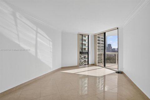 Condo in Aventura, Florida, 2 bedrooms in LANDMARK № 2171974 - photo 23