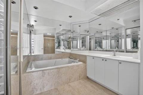 Condo in Aventura, Florida, 2 bedrooms in LANDMARK № 2171974 - photo 27