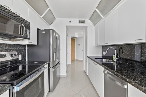 Condo in Aventura, Florida, 2 bedrooms in LANDMARK № 2171974 - photo 18