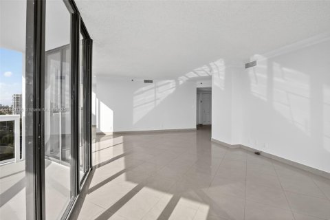 Condo in Aventura, Florida, 2 bedrooms in LANDMARK № 2171974 - photo 12